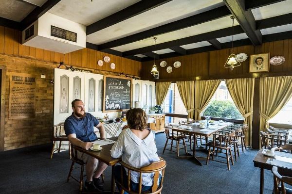 Plainsman Motel (Forbes)